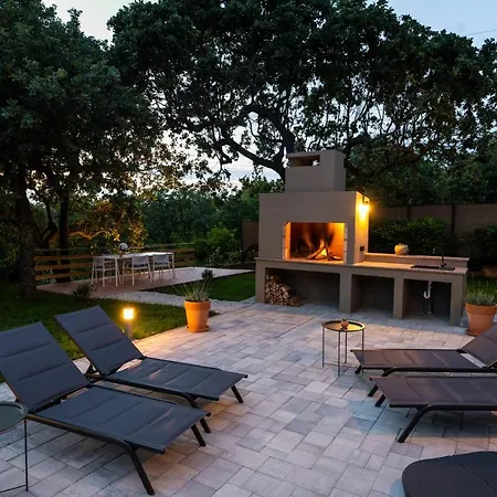 Villa Casa Pinia With Outdoor Jacuzzi Porec