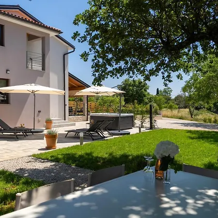 Casa Pinia With Outdoor Jacuzzi פורץ
