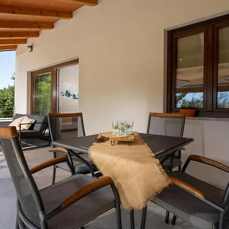 Casa Pinia With Outdoor Jacuzzi Villa Porec