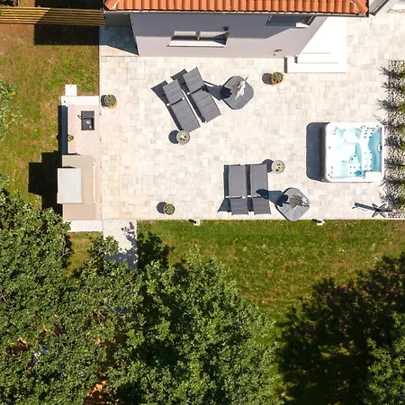 Casa Pinia With Outdoor Jacuzzi פורץ