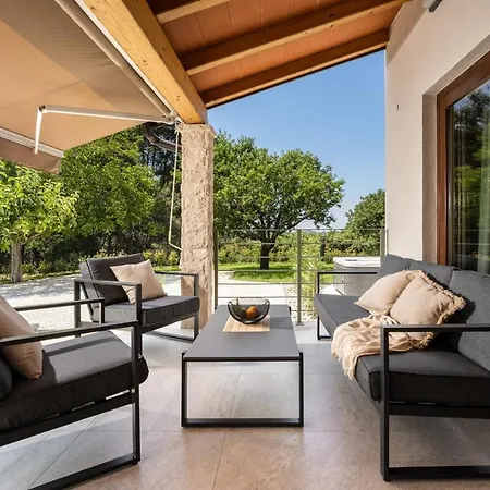 Casa Pinia With Outdoor Jacuzzi וילה פורץ