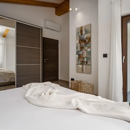 Casa Pinia With Outdoor Jacuzzi Villa Porec
