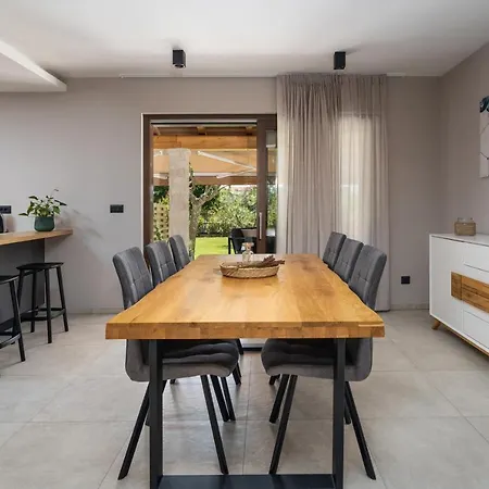 Casa Pinia With Outdoor Jacuzzi
